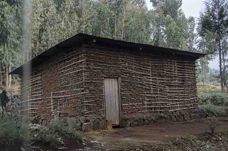 28 - Ruanda - parque nacional de los volcanes - casa